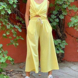 Simple and casual solid color two-piece suit